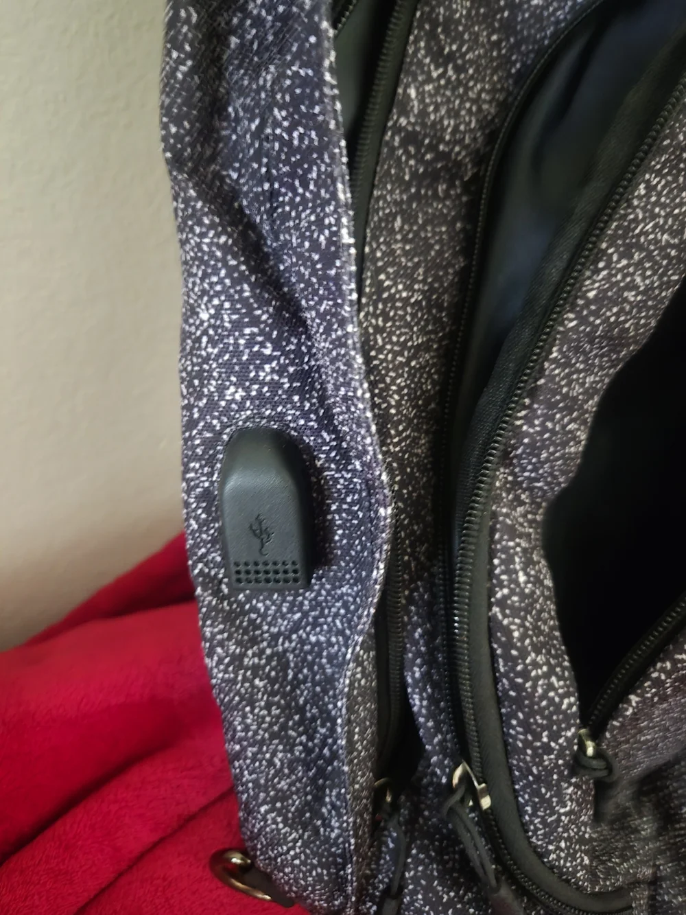Black Speckled Sling Bag - Casual Carry